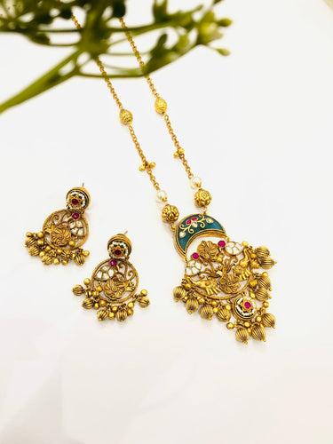 Veerani Vibes Pendant Set